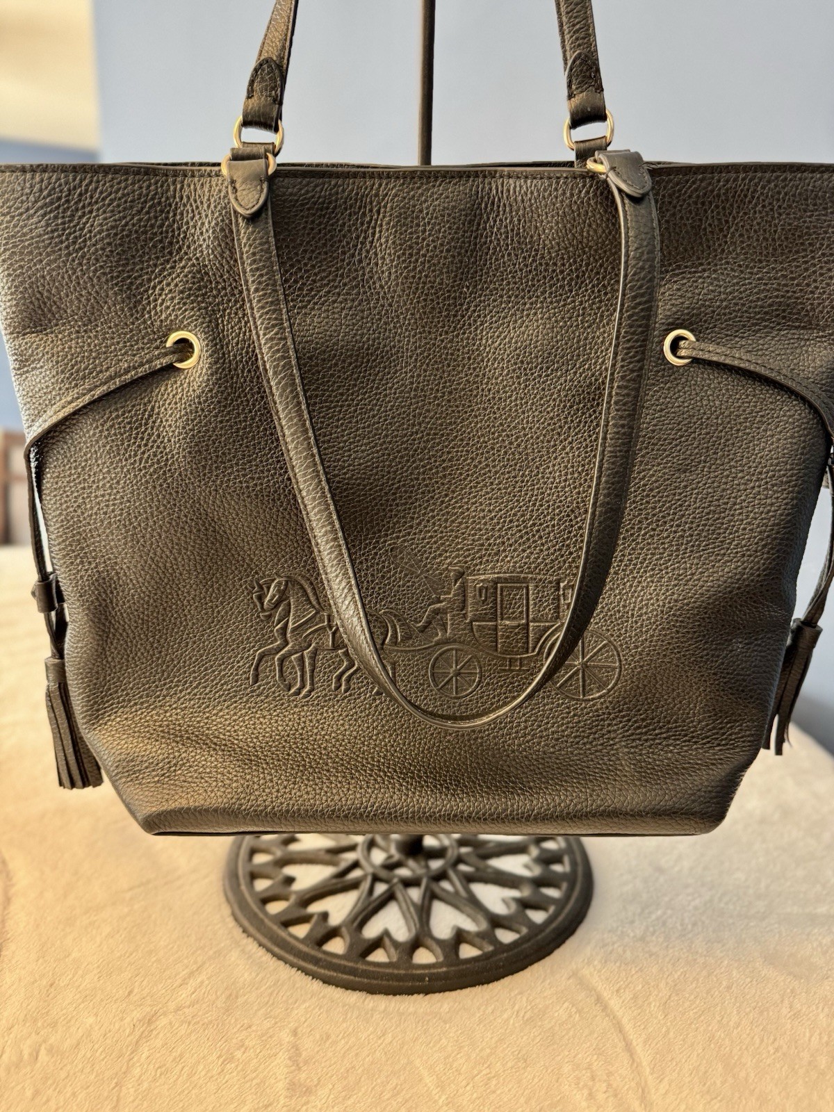 Coach Black Pebbled Tote Horse Carriage Logo, Magnetic, Detachable Strap