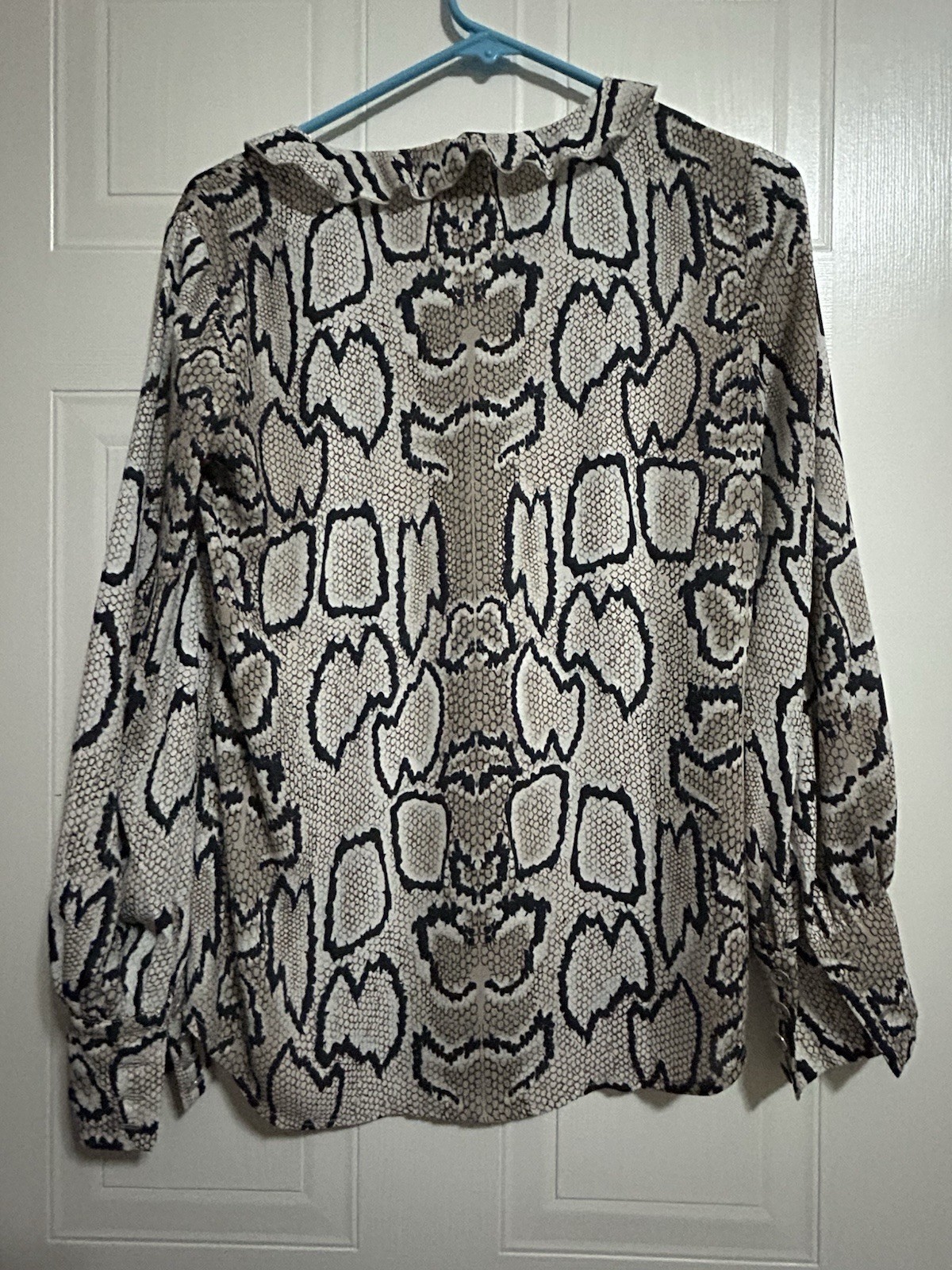 CAbi Women’s Blouse Long Sleeve Snake Print Size XS