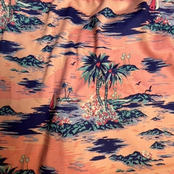 Crown & Ivy sporty Hawaiian skirt with built in shorts. Size Large