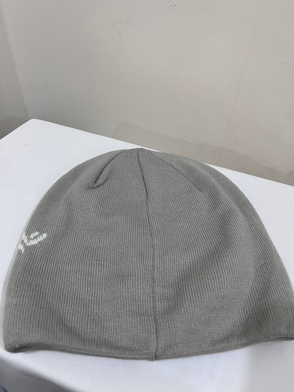 Arc’teryx Bird Logo Beanie Gray White Knit Hat Unisex NWT