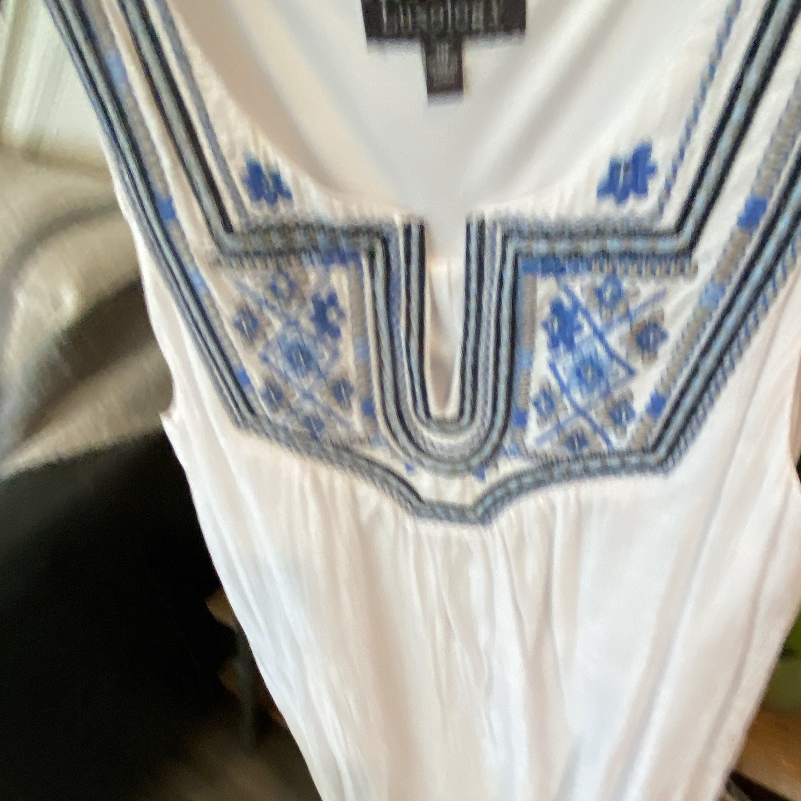 Luxology White Blue Embroidered Sequin V-Neck Sleeveless Tunic Blouse 10