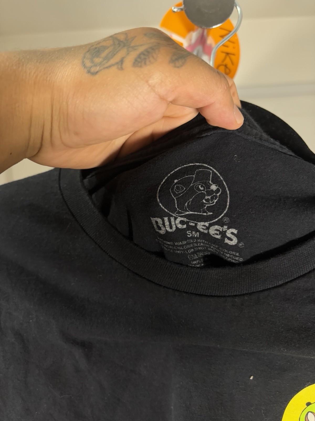 Buc-ee’s 82 Graphic Logo Men’s Black Short Sleeve Crew Neck T-Shirt Size S