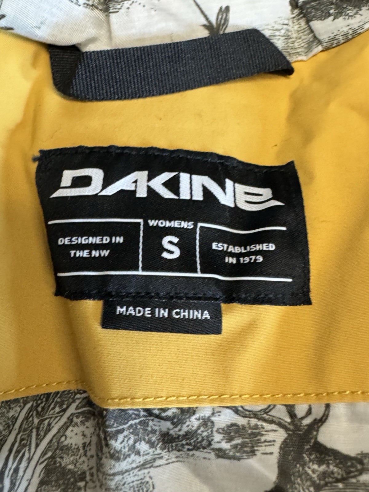 Dakine Canyons II Women’s Jacket Size Small Yellow Red Water Proof Snow Jacket