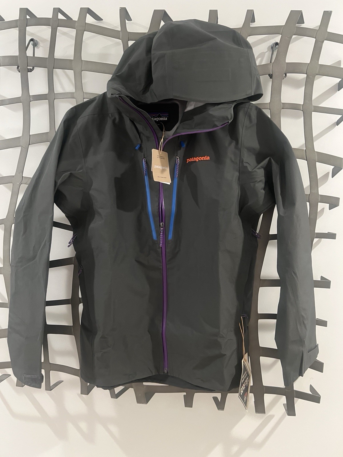 NEW PATAGONIA MENS TRIOLET Goretex Rain Snow Travel Weather Proof JACKET Mens S