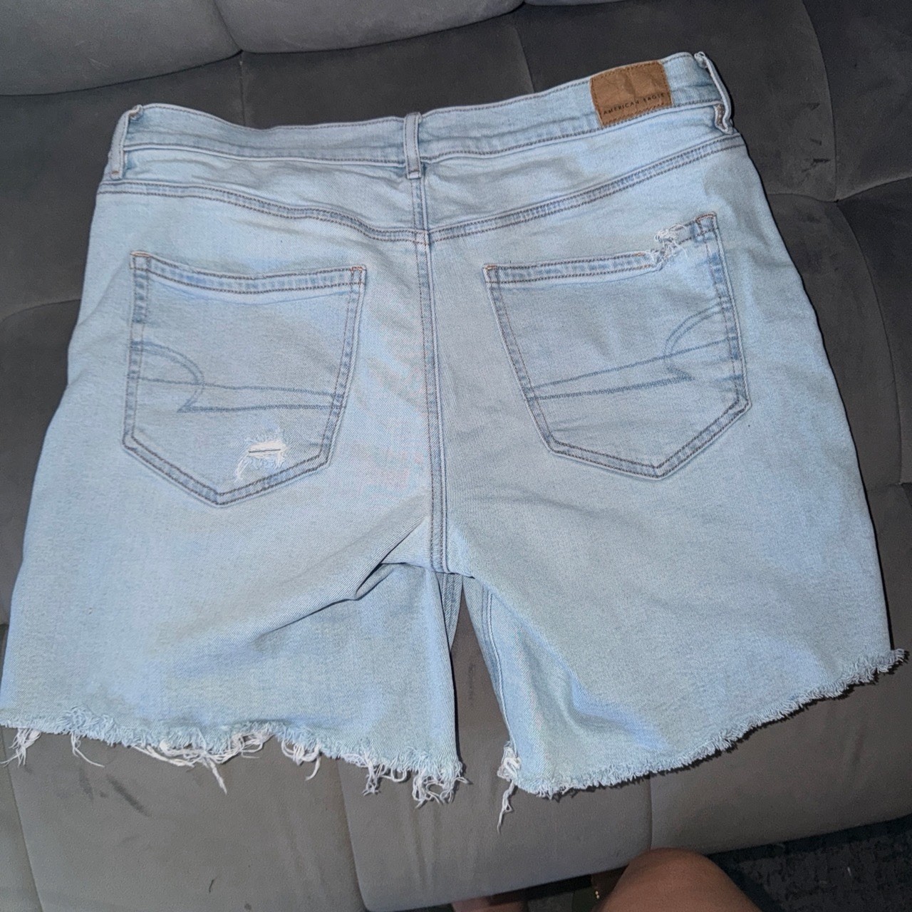 American Eagle Outfitters Women’s Light Wash Distressed Denim Cutoff Shorts 8