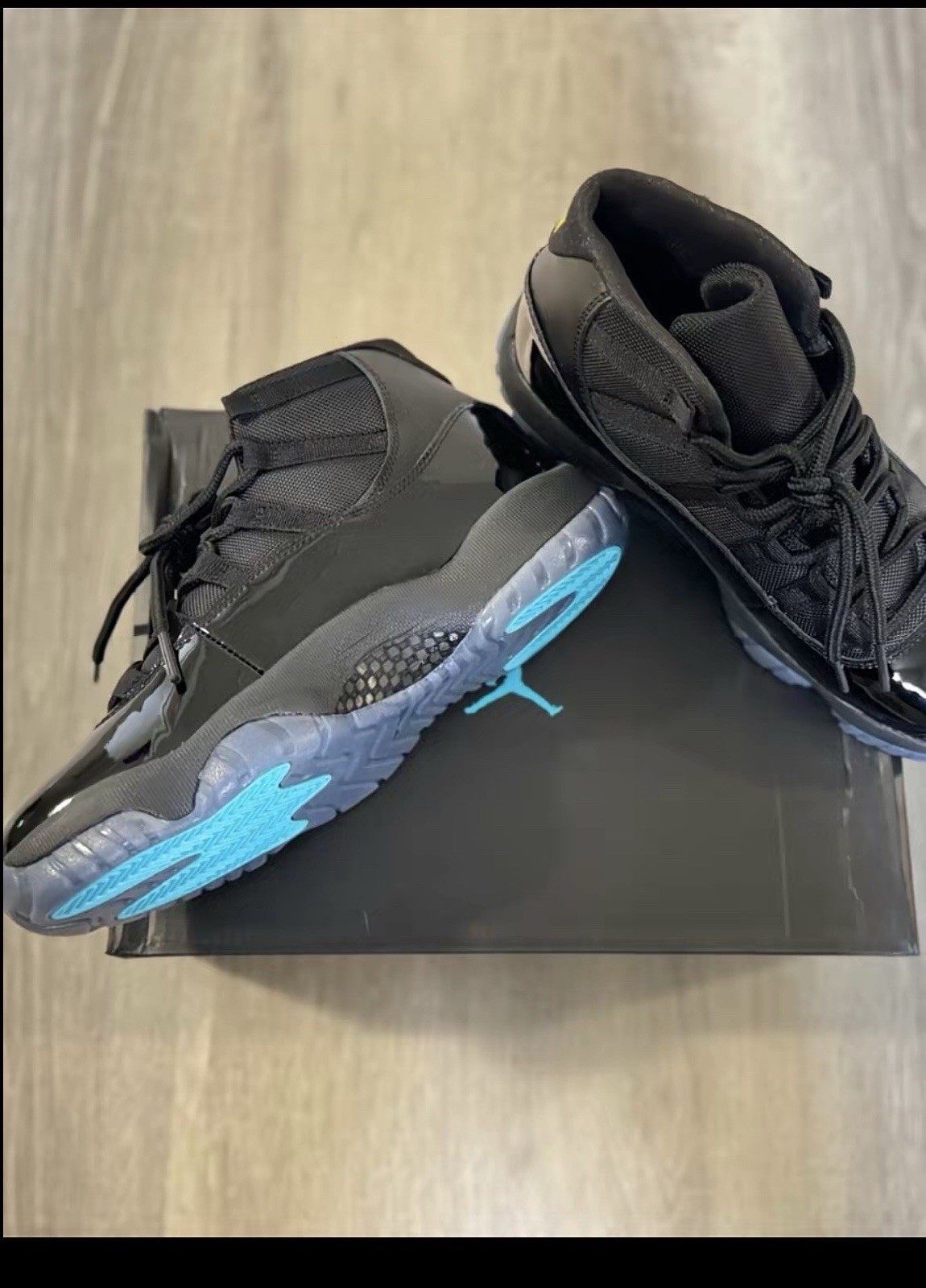 Jordan Men’s Athletic Mid Top Lace-Up Sneaker Solid Black/Blue Basketball