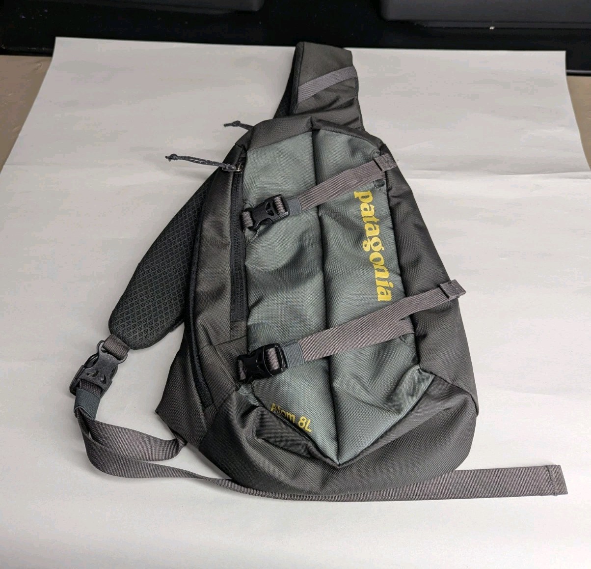 Patagonia Atom Sling Bag 8L Gray/Textile Green (Damaged)