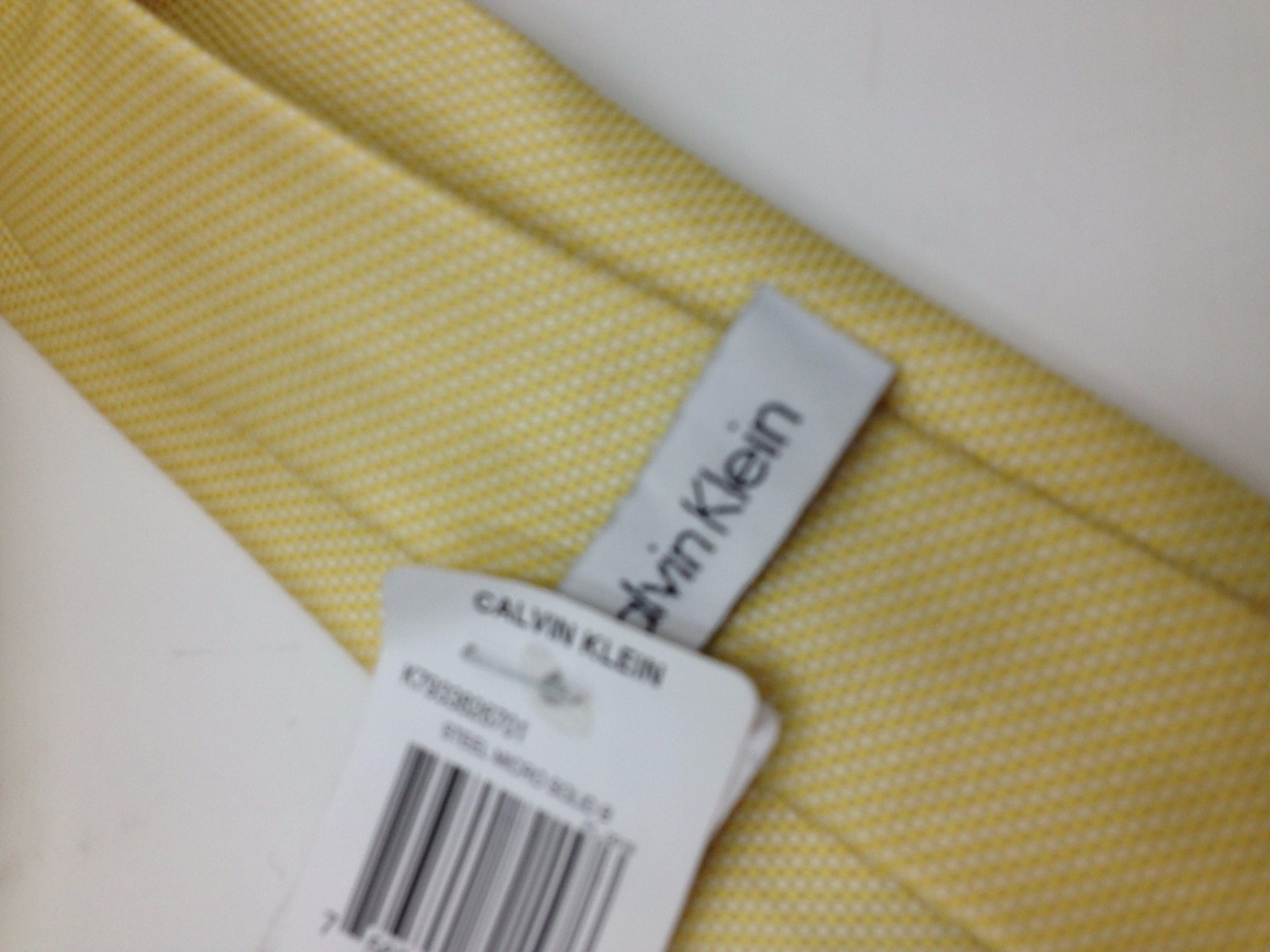 $125 Calvin Klein Mens Solid Yellow Skinny Neck Tie Classic Silk Necktie 58×3