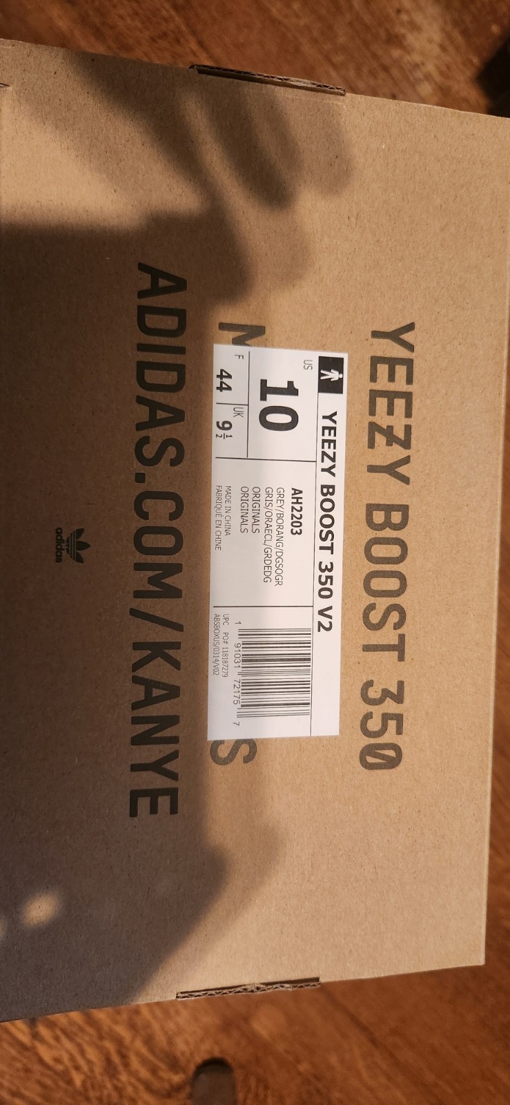 Size 10 – adidas Yeezy Boost 350 V2 Low Beluga 2.0 AH2203