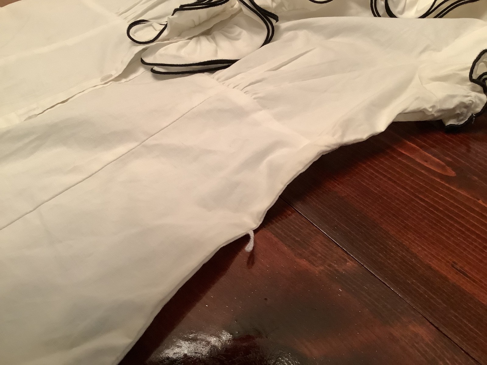 Women’s iZByer White with Black Trim Ruffle Fitted Button Up Top, Size XL