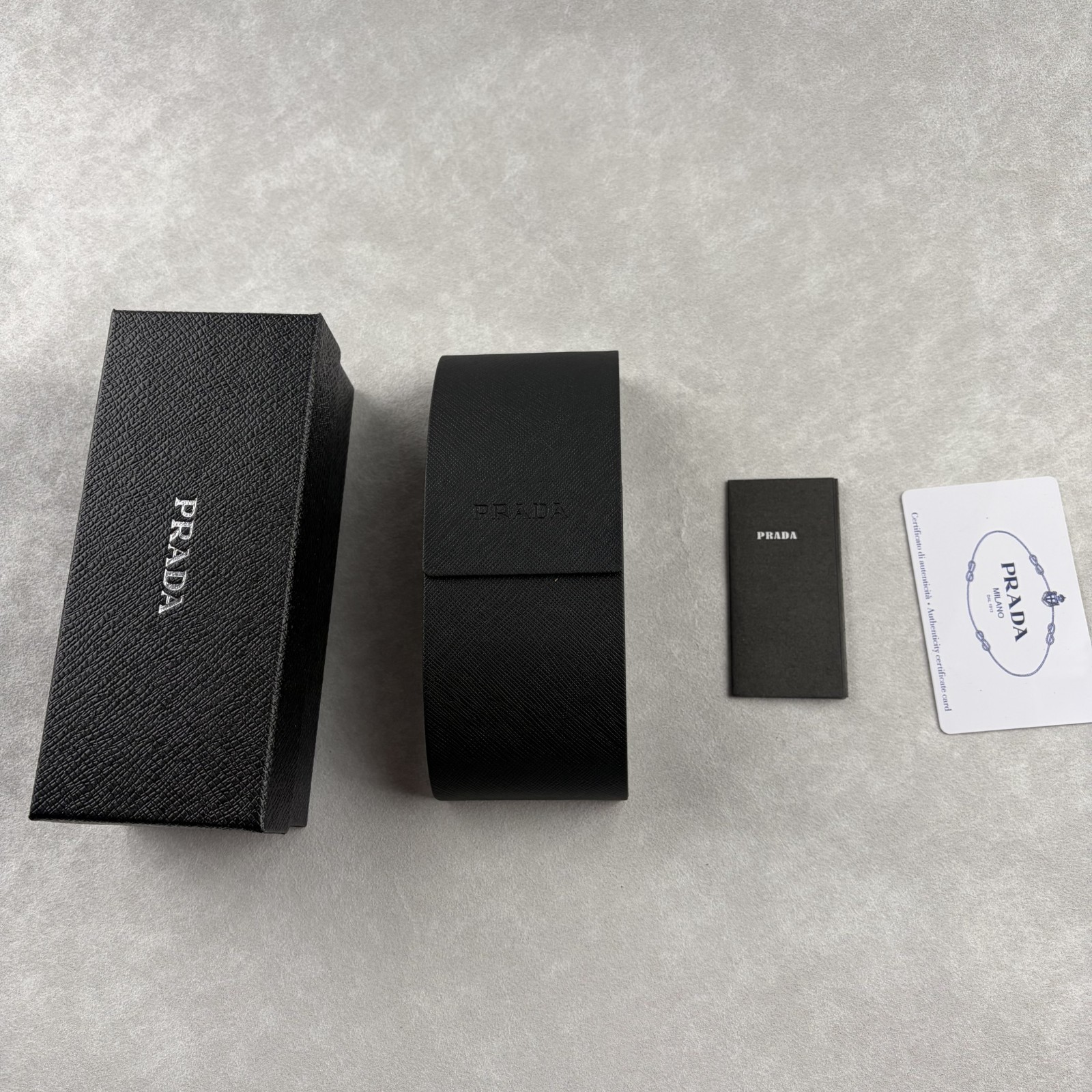 New In Box – Prada Men’s & Women’s Square Designer Sunglasses Classic Frame
