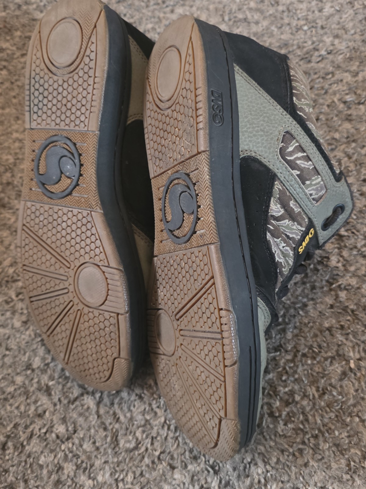 Men’s Size 9 – DVS Celsius SkateBoarding Shoes Camo Black Green Y2K
