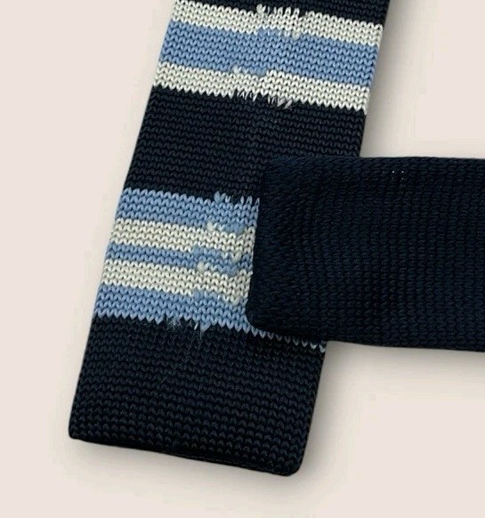 SONDERGAARD Polyester Knit Tie Navy Blue White Striped W:1.7″ EUC