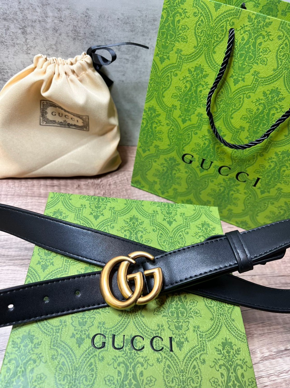 GUCCI BELT BLACK LEATHER 100% AUTHETNIC GOLD BUCKLE M SIZE WOMEN’S CLASSIC ITALY