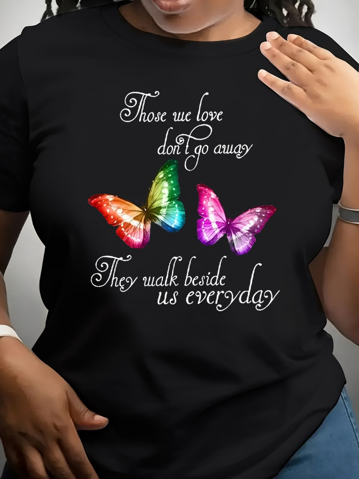 Casual Women’S Round Neck Tee Featuring a Vibrant Butterfly Design