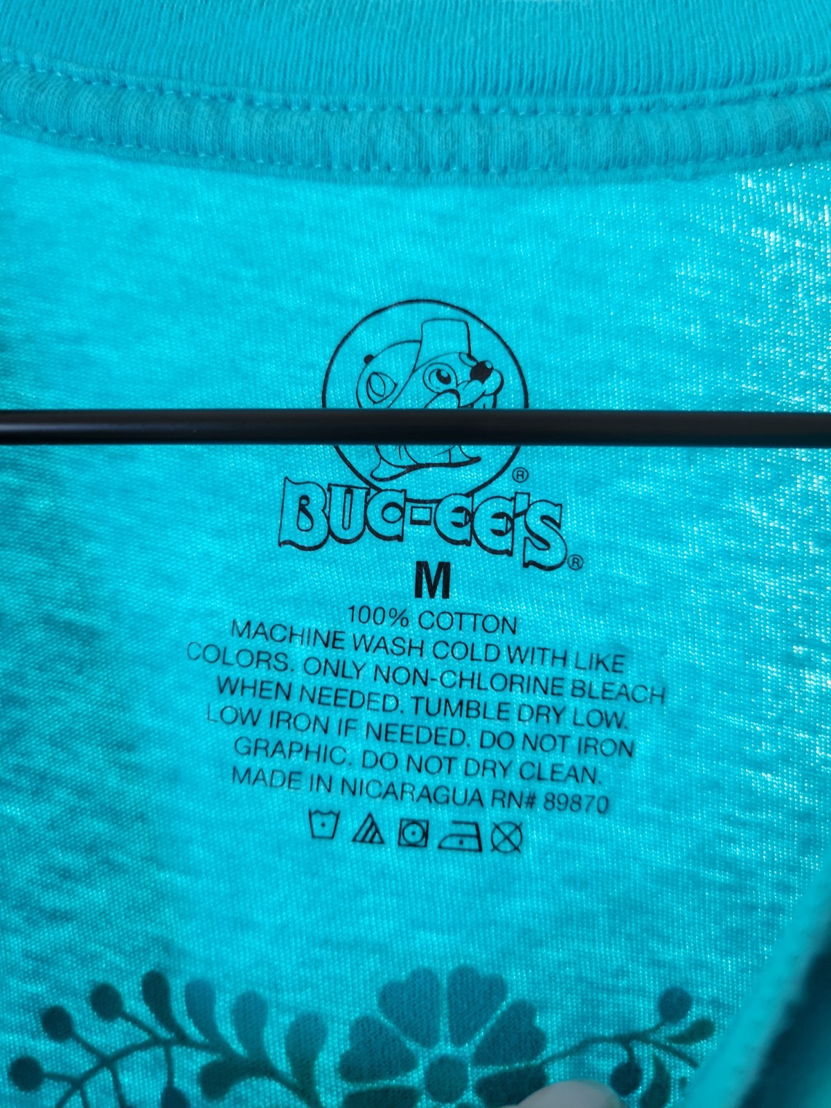 Buc-ee’s Beaver Graphic Printed Blue Floral Accent Tshirt, Size Womens Medium