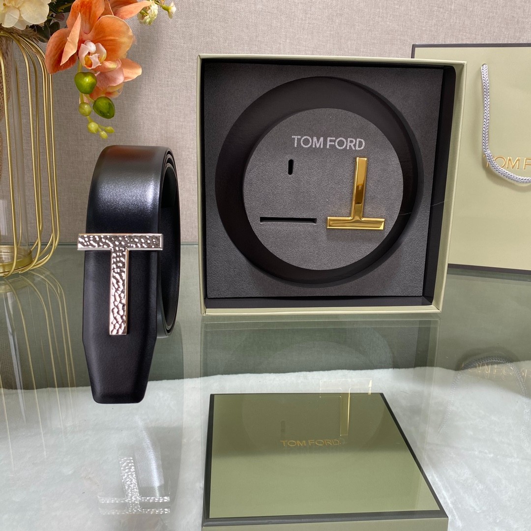TOM FORD Reversible Black Leather T Logo Belt Men’s S.S. Buckle