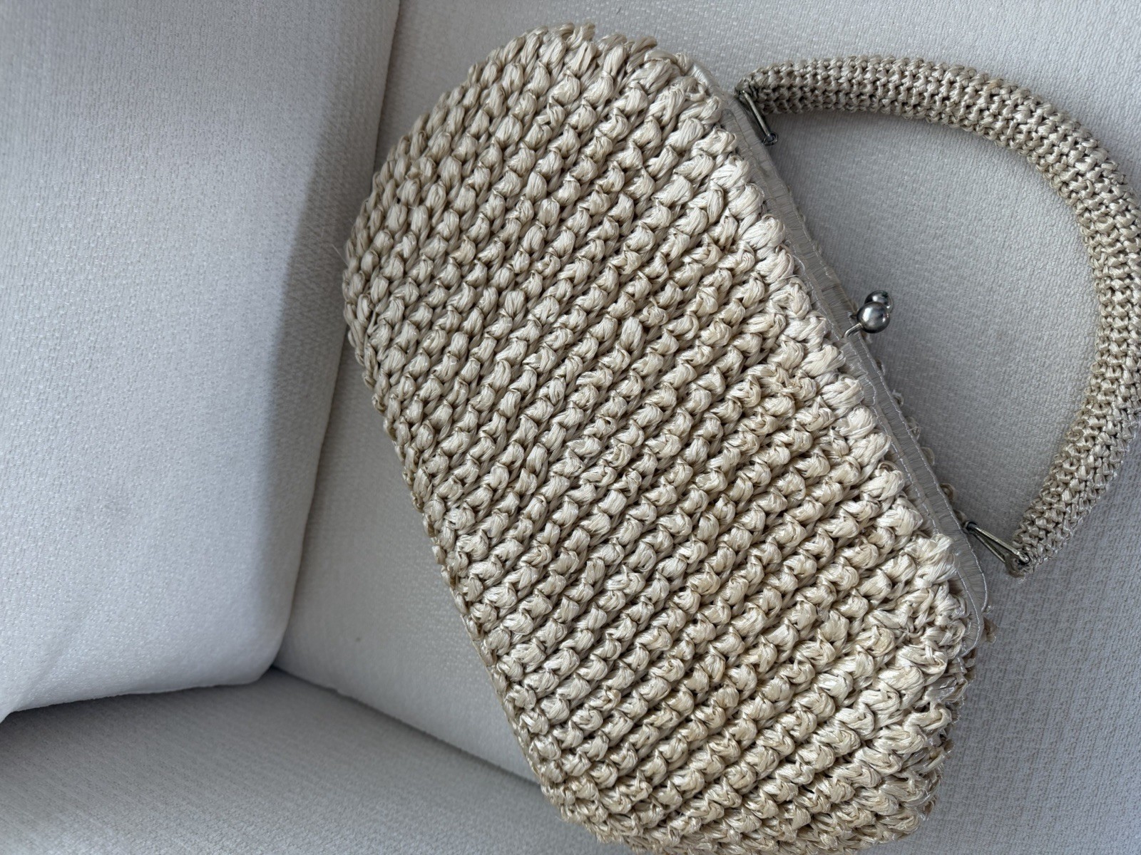 Vintage Rare Cream Raffia Frame Handbag Pontova Plastic Beads Gold Kiss Lock
