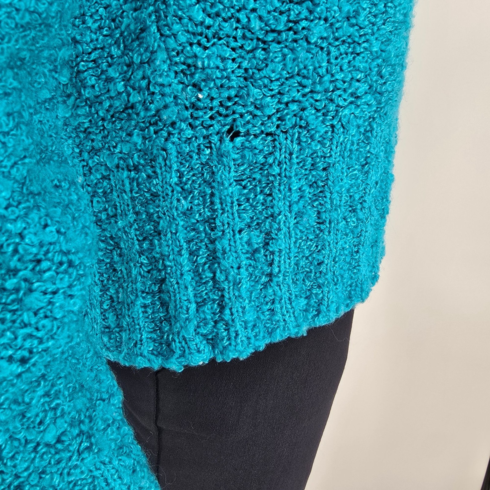 Vintage 1980s Blinkers Women’s Teal Boucle Popcorn Knit V-Neck Sweater (M)