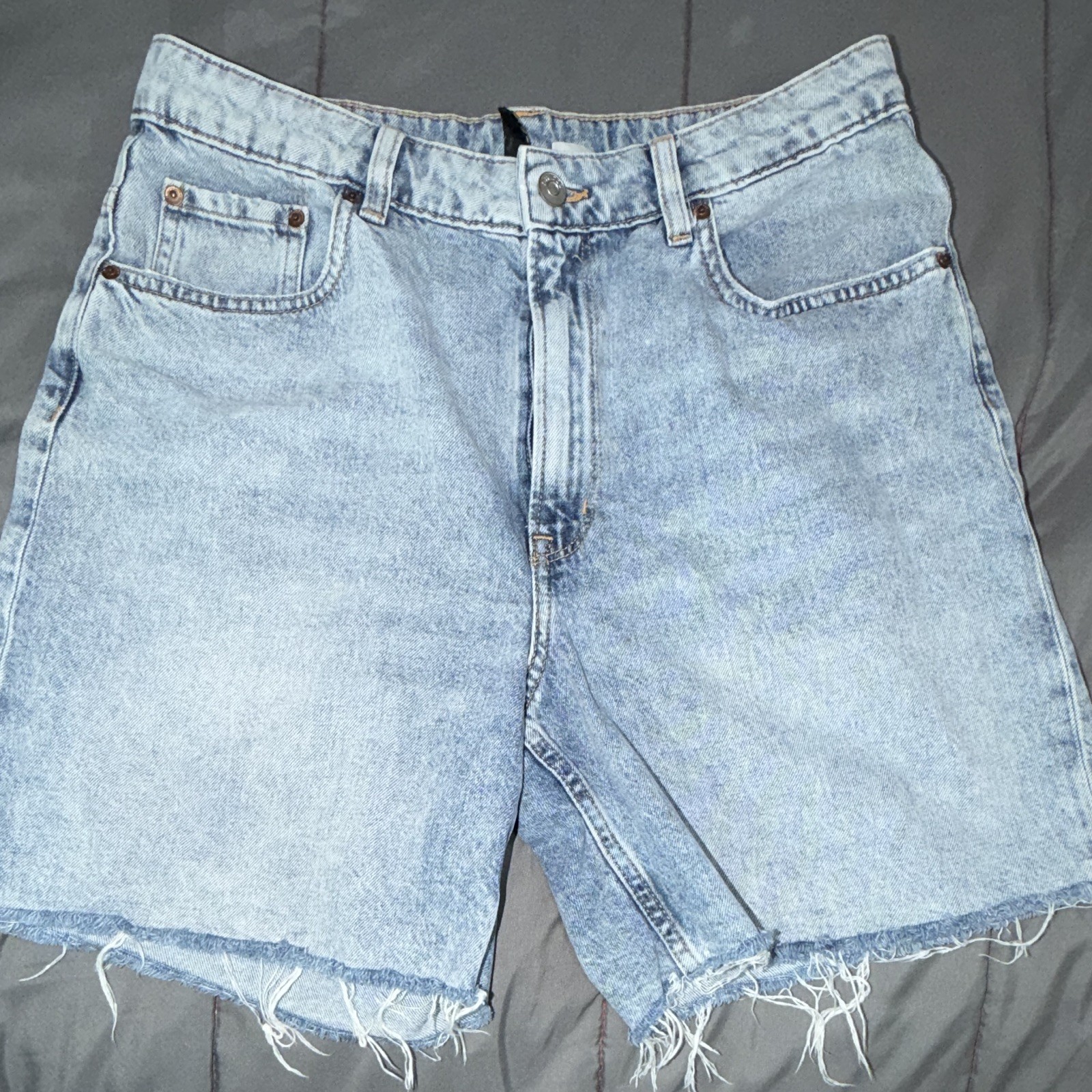 H&M Divided Women’s Light Wash Denim Cut-Off Shorts Size 12 High Rise 5-Pocket