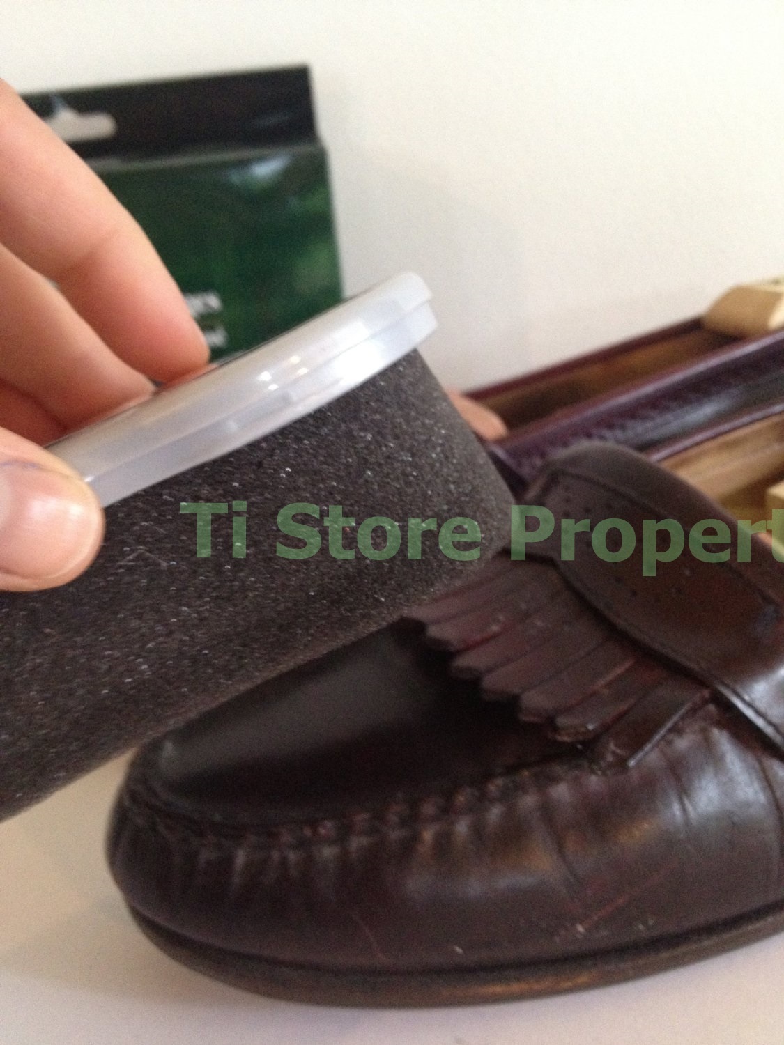 Moneysworth and Best Instant Shine Sponge Shoe Polish Wax Leather