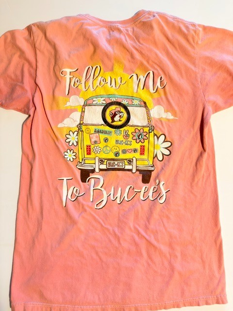 Buc-ee’s Follow Me To Buc-ee’s Pink Graphic T-Shirt Womens Medium Hippie Van