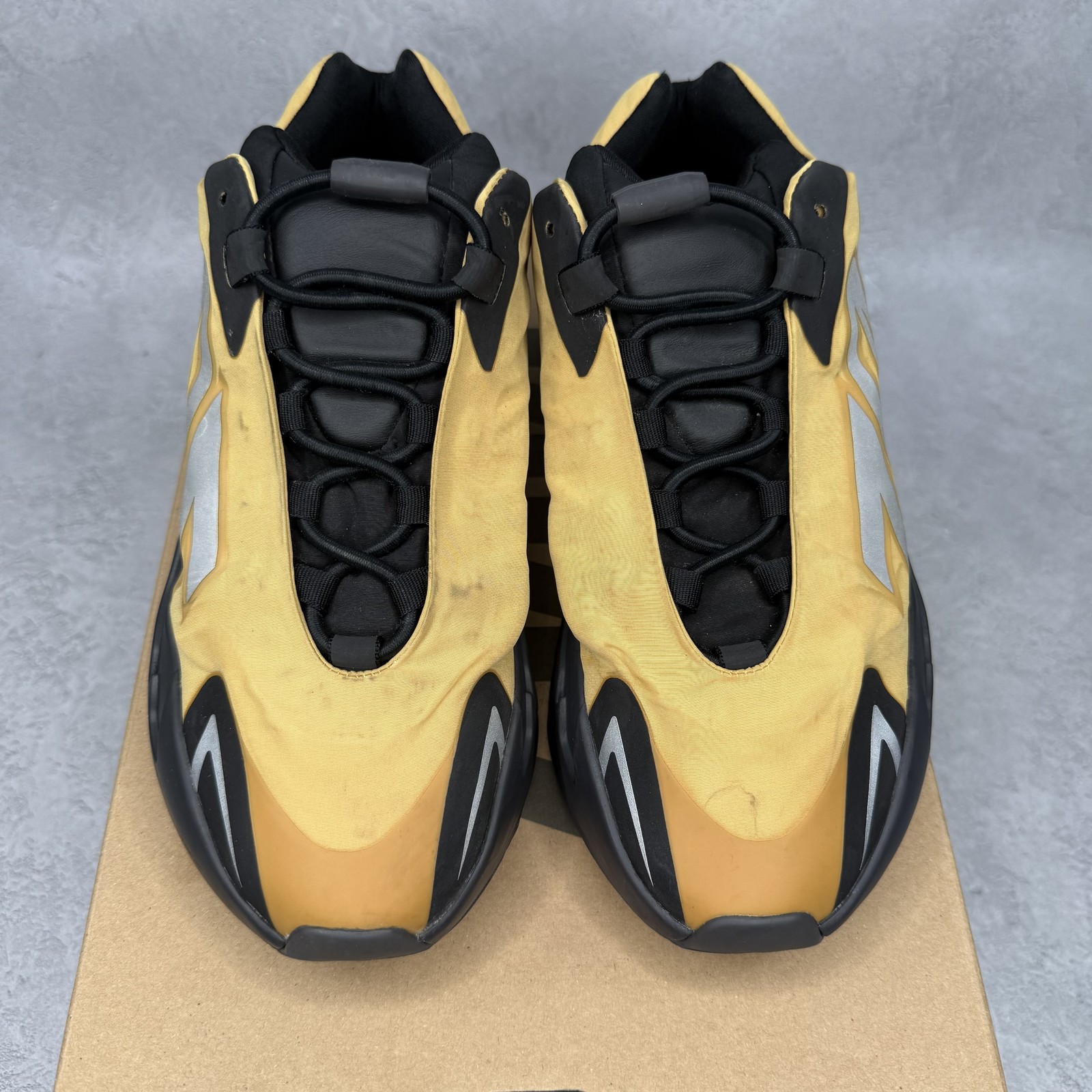 9M/10.5Wadidas Yeezy Boost 700 MNVN Honey Flux *pre-owned* SIZE 9GZ0717Pre-Owned