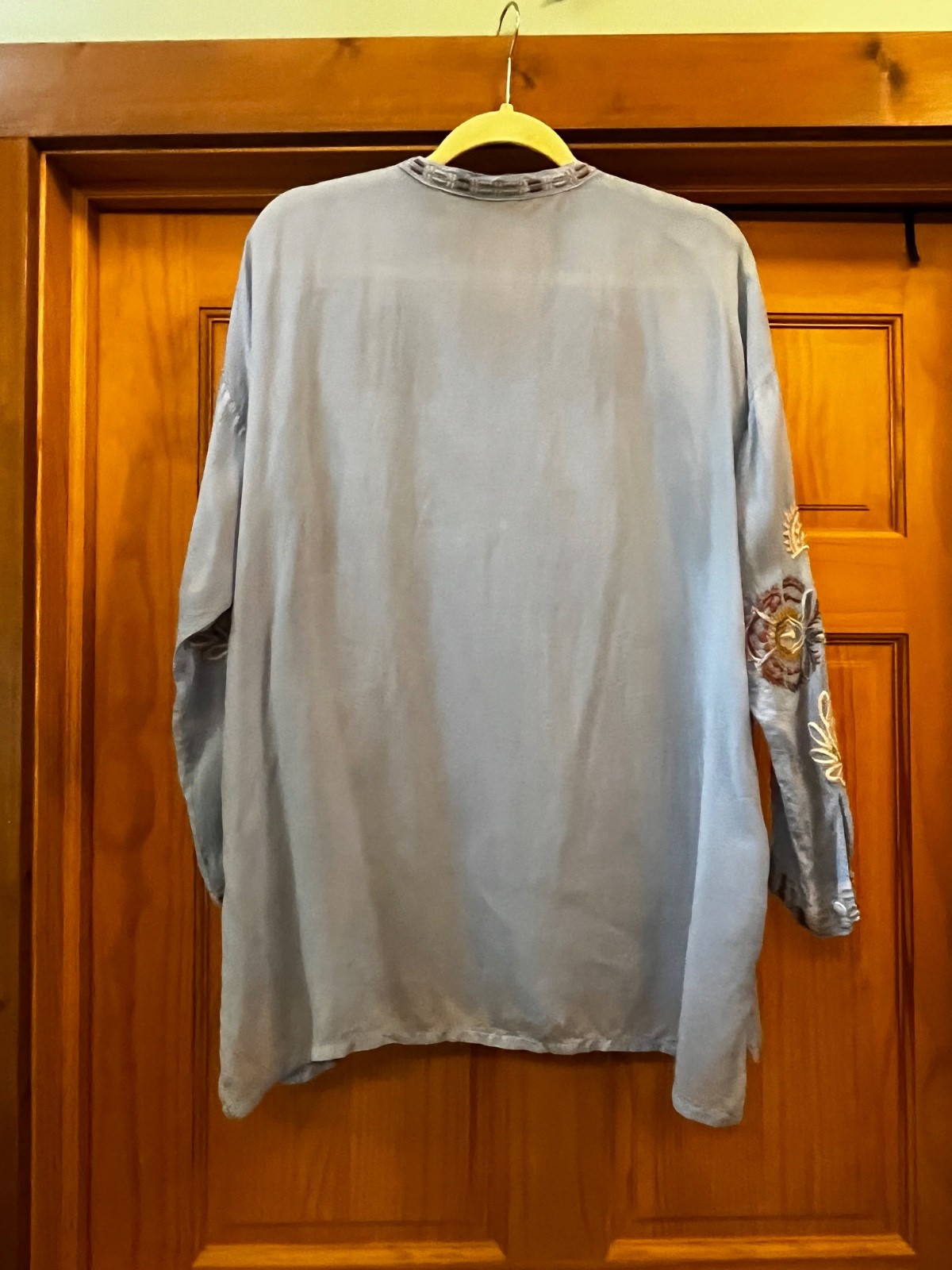 Johnny Was Slim Audrey tunic Large, pale blue with beautiful embroidery