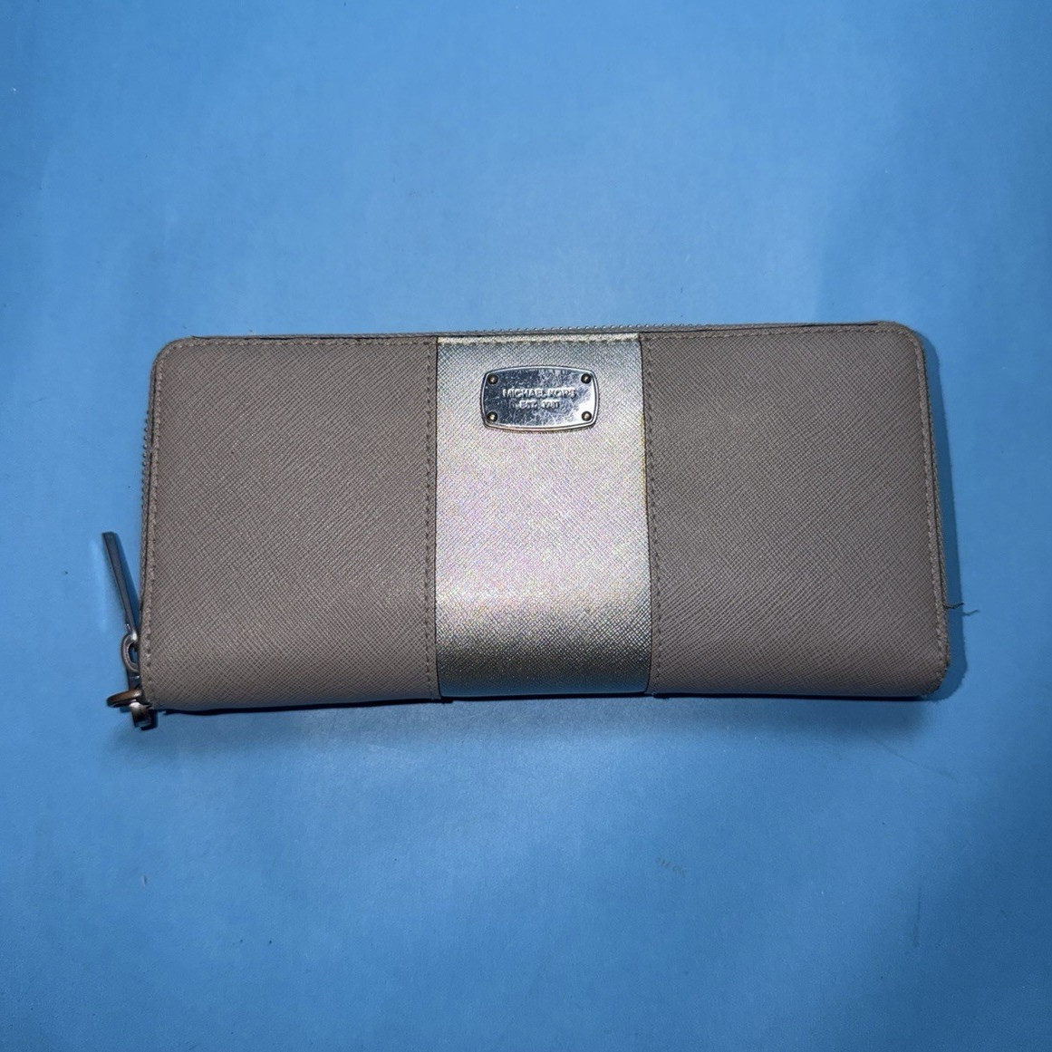 Michael Kors Jet Set Travel Gray Silver Zip Around Wallet Saffiano Leather