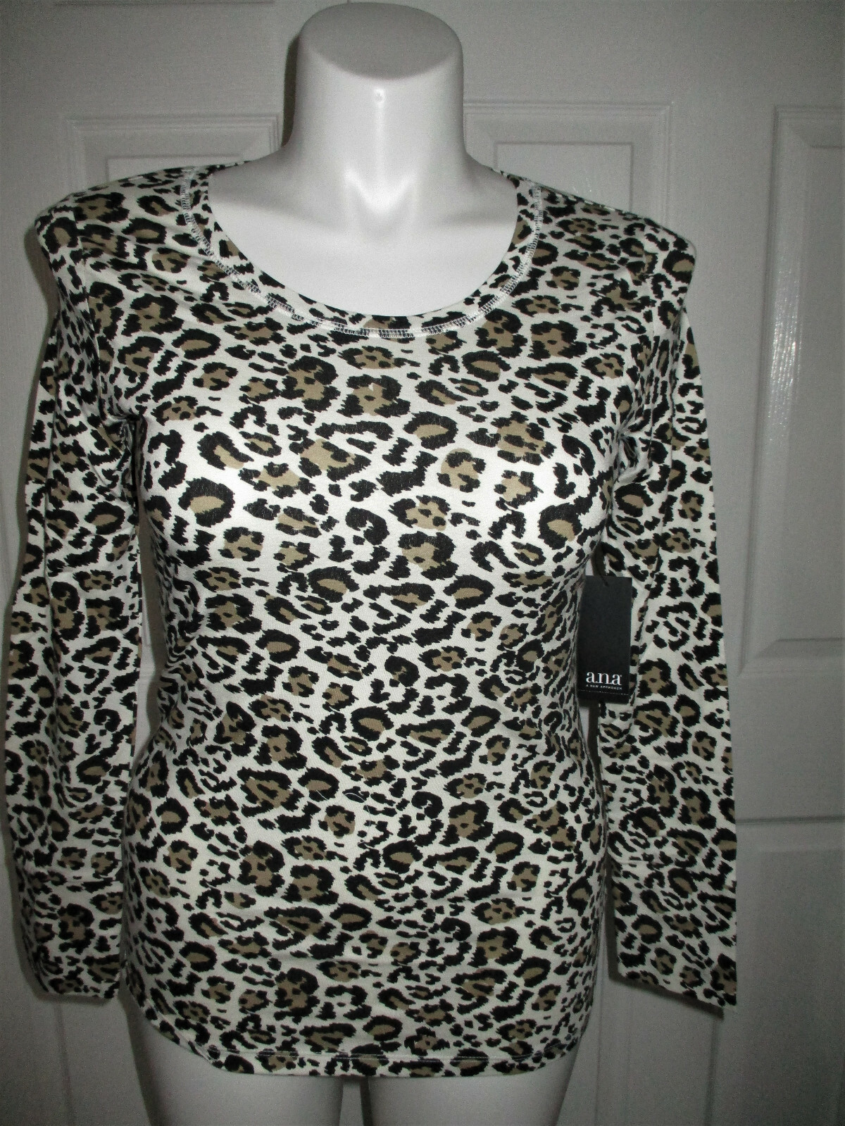 A.N.A T-Shirt Top Long Sleeve Animal Print Round Neck Women’s Sz. M NWT