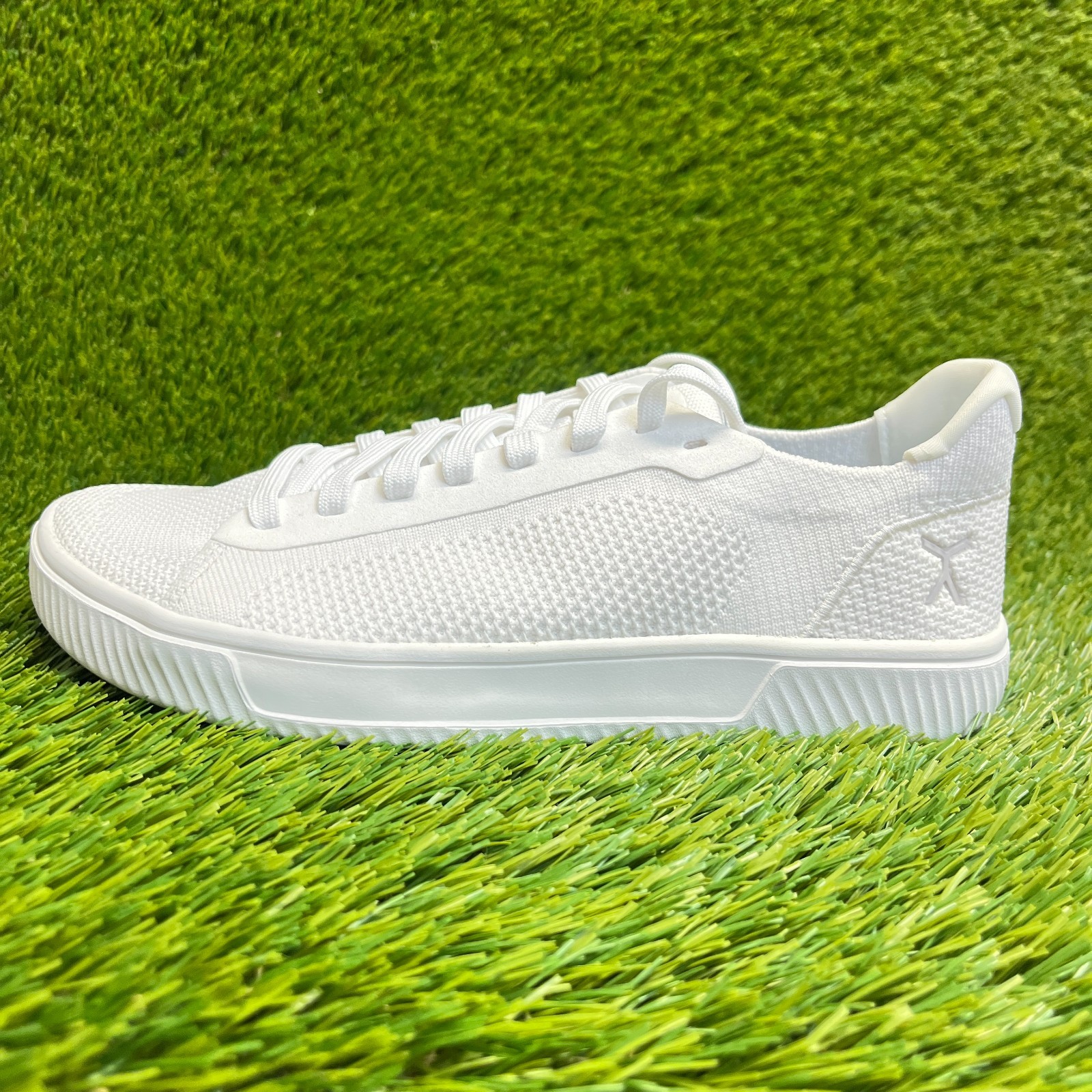 Flux Adapt Trainer White Womens Size 9 Mens Size 7.5 Athletic Shoes Sneakers