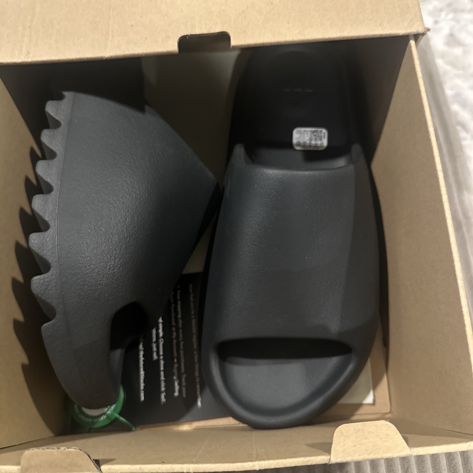 Adidas Yeezy Slide Onyx – Multiple Sizes – (100% Authentic) HQ6448