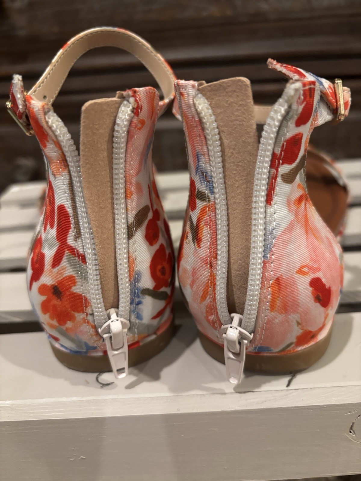 Kelly & Katie women’s multi color novela sandals Kelly and Katie size 9
