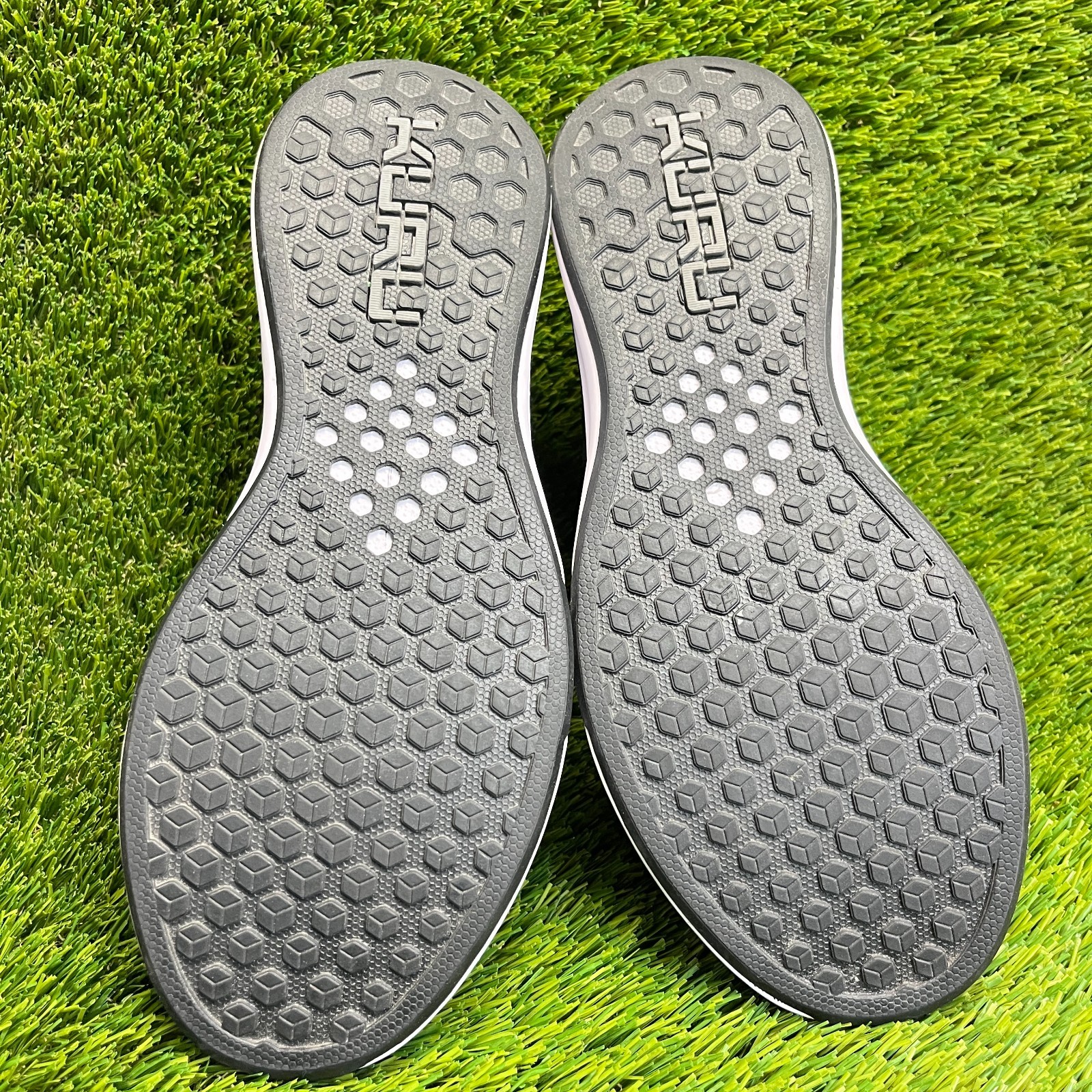 Kuru Atom Slip-On Mens Size 8 Black White Athletic Walking Shoes Sneakers