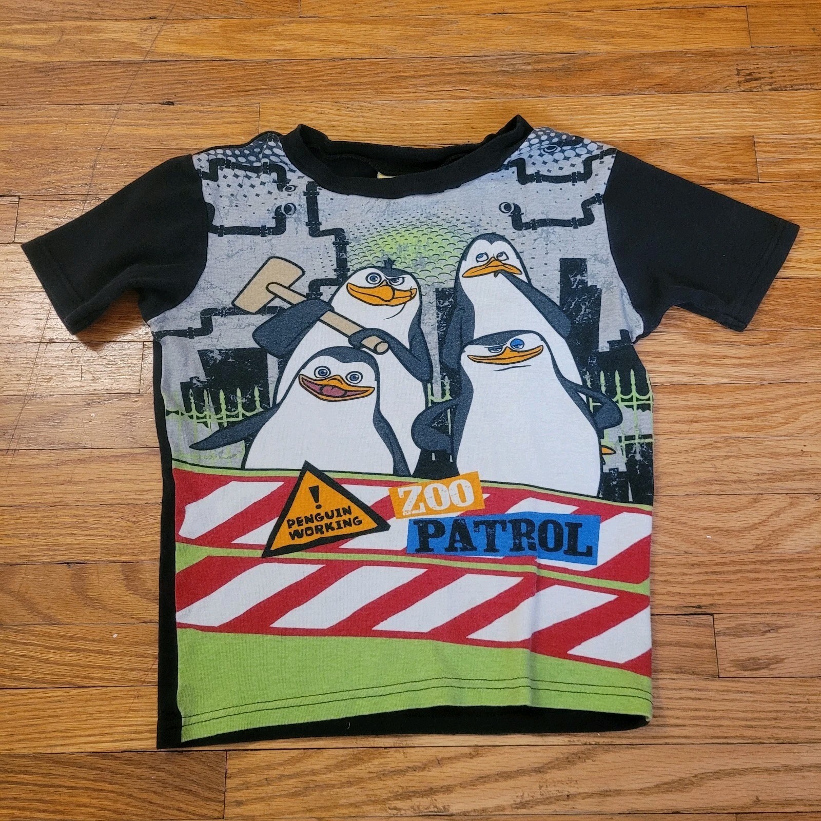 2010 Penguins of Madagascar Youth Size 10 Zoo Patrol Pajama PJ Shirt Y2K