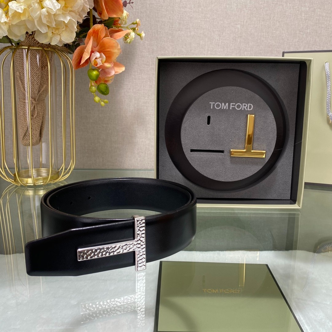 TOM FORD Reversible Black Leather T Logo Belt Men’s S.S. Buckle