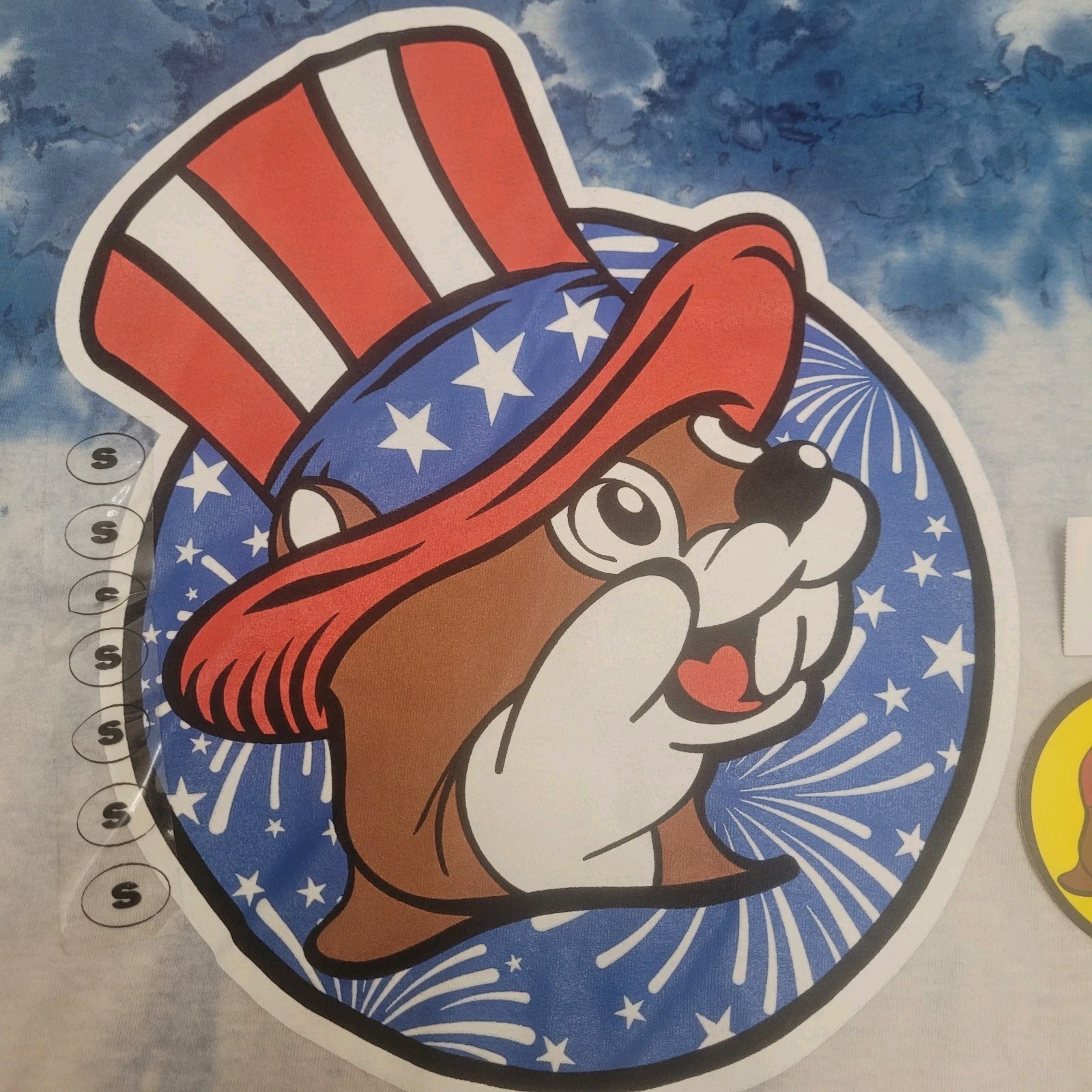 Buc-ee’s 4th Of July SZ. Sm. NWT Tye- Dye Beaver Uncle Sam Tag Date 2020