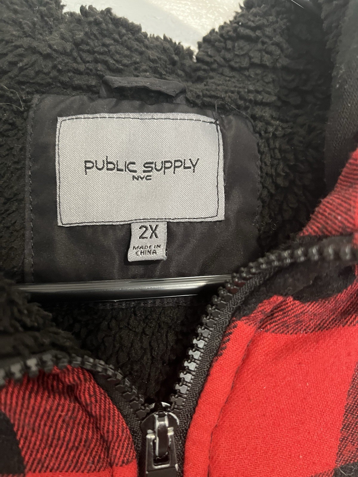 Public Supply NYC Men’s 2X Black Red Plaid Puffer Jacket Hooded Full Zip Pockets