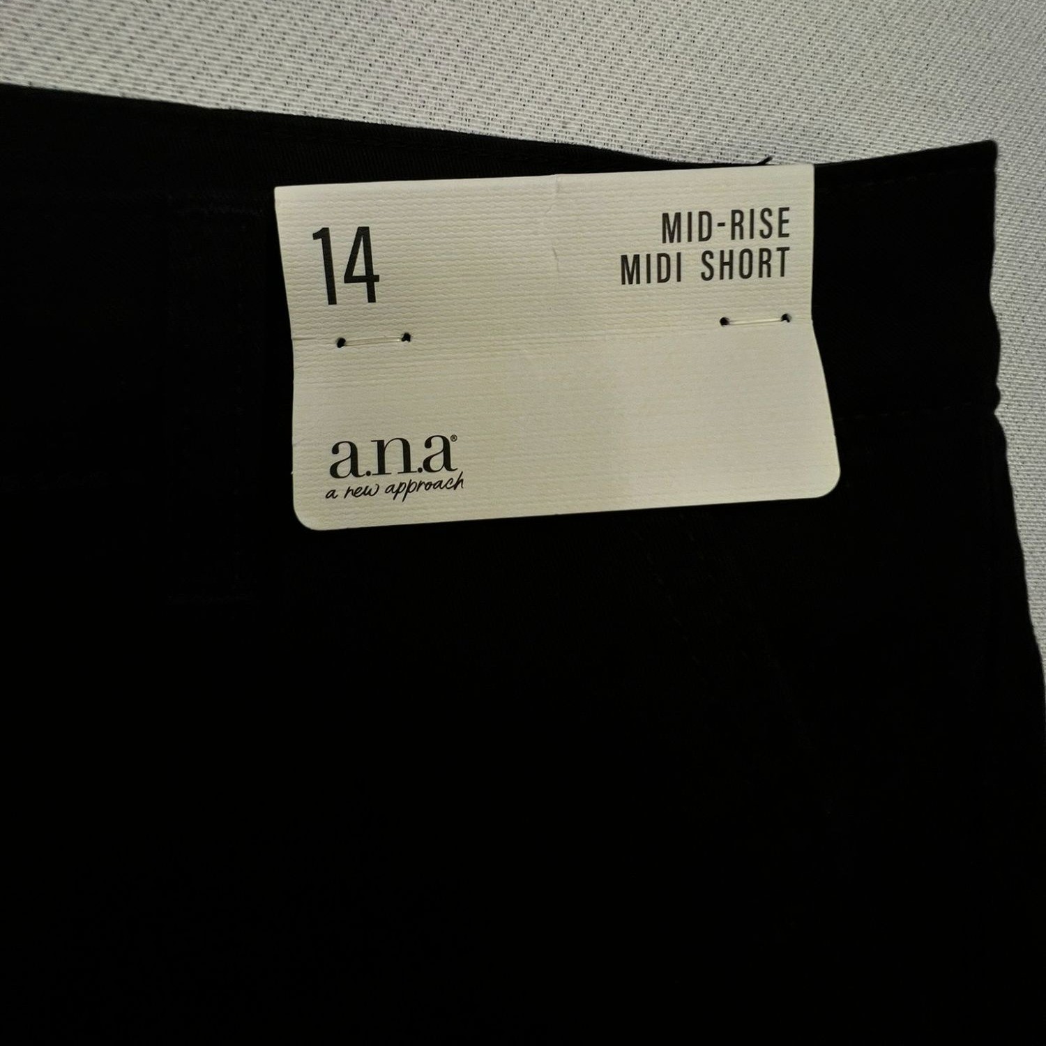 A.N.A. New Approach Women Mid-Rise Midi Shorts SIze 14 Black 5″ Inseam Casual