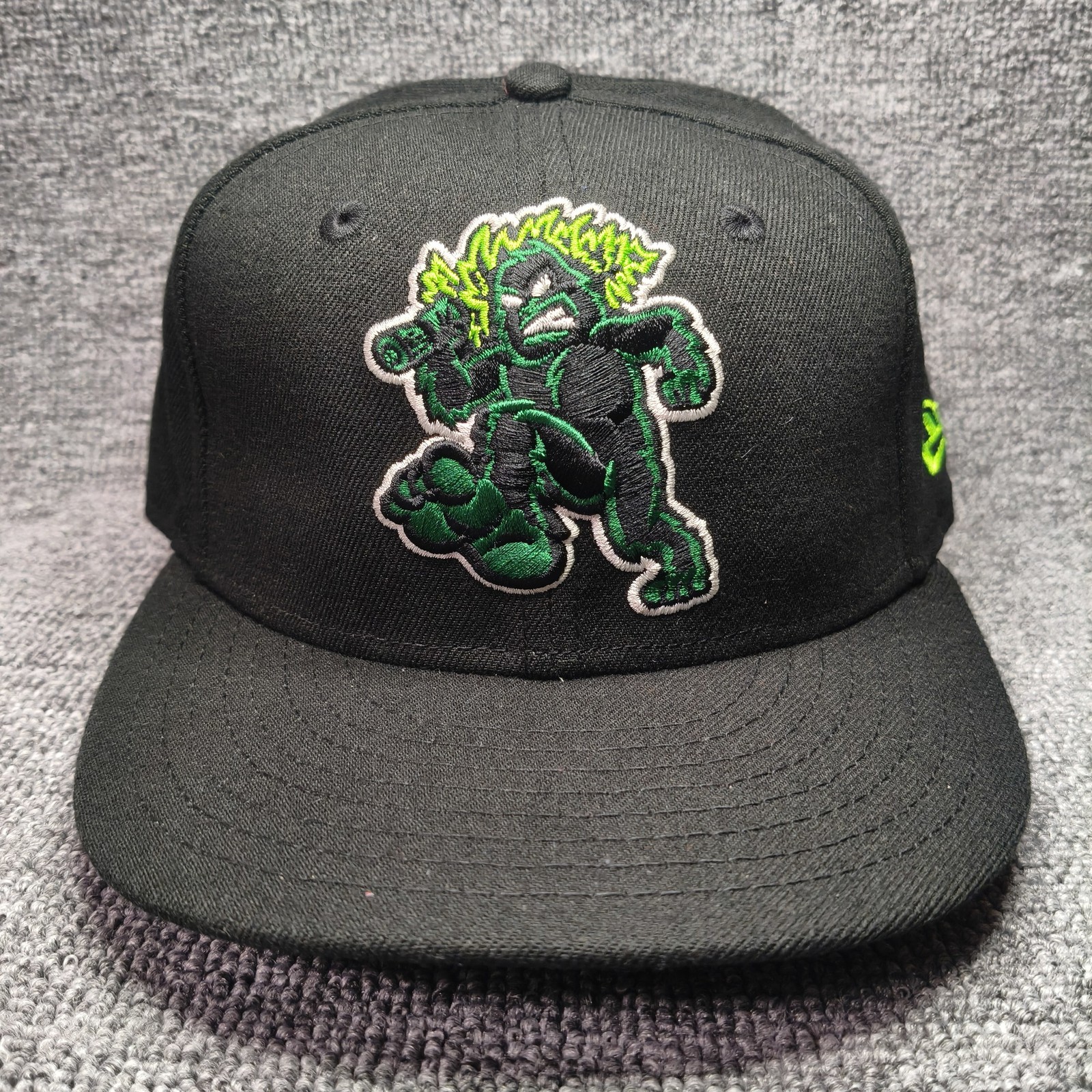 New Era Minor League 59FIFTY Fitted Black Size 7 Mascot Cap