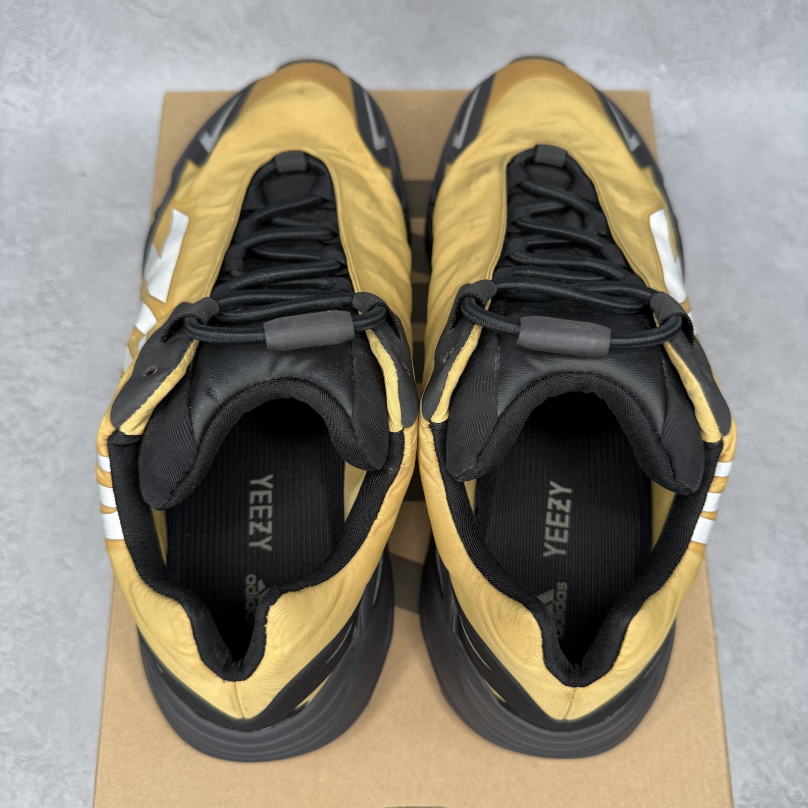 9M/10.5Wadidas Yeezy Boost 700 MNVN Honey Flux *pre-owned* SIZE 9GZ0717Pre-Owned