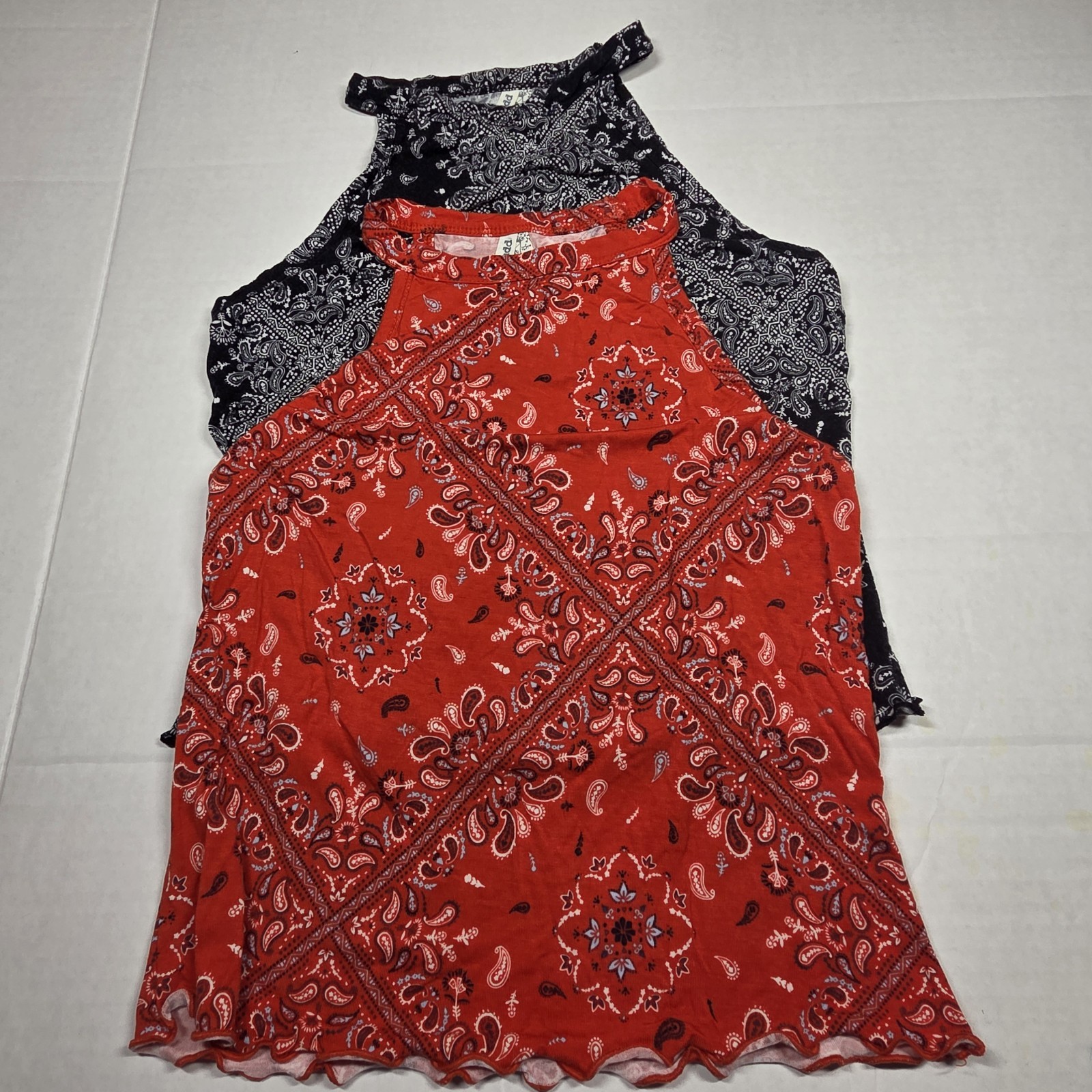 Mudd Paisley Print High Neck 2 Sleeveless Camisole Tops Red Black Size Medium