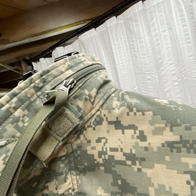 US Army ACU Digital Camo Cold Weather Field Coat Jacket Medium Regular MR