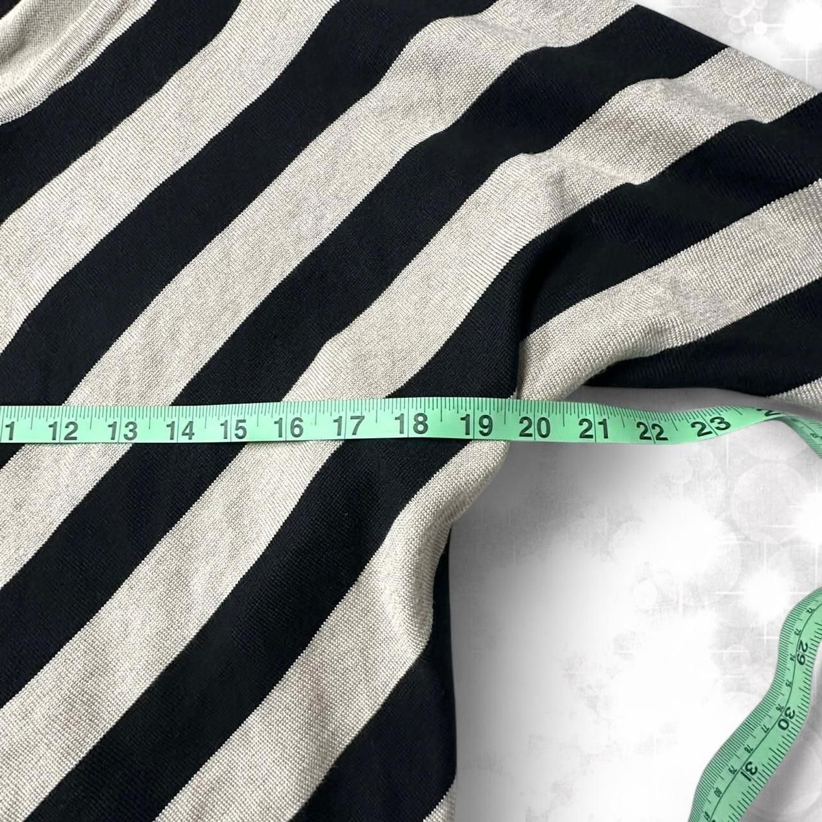 Preppy style chevron style 3/4 sleeve V-neck top