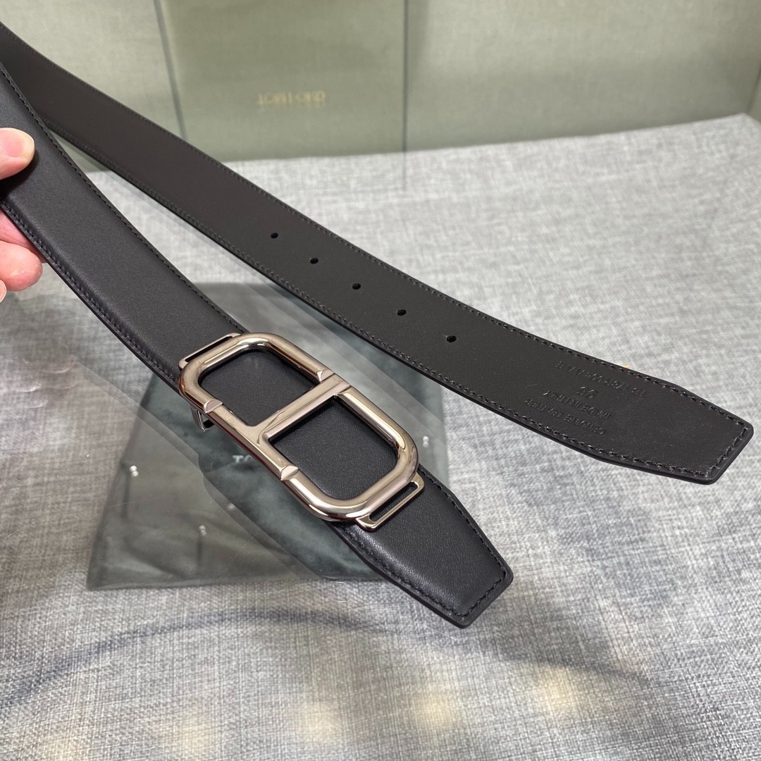 Tom Ford Mens Reversible Black Leather Stadium Buckle Belt