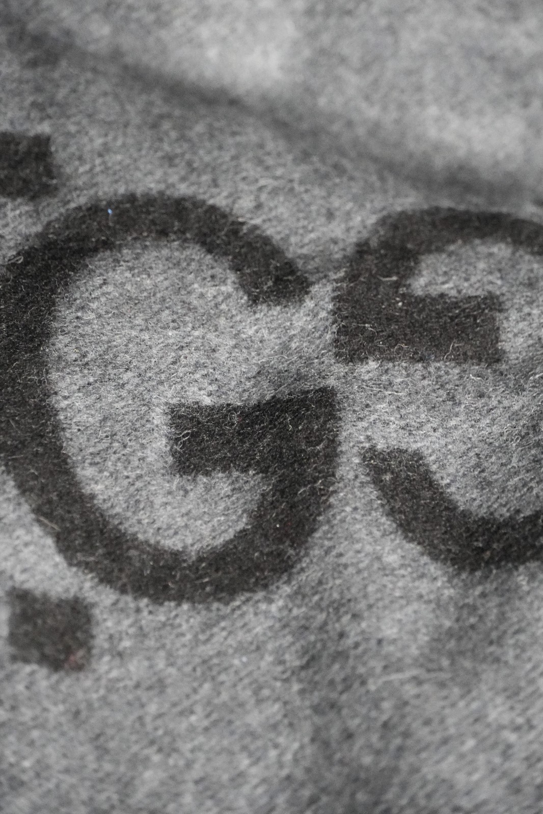 Gucci 100% Cashmere Scarf Gray Black GG Logo Italy Made 202253 13483 3G200 Rare