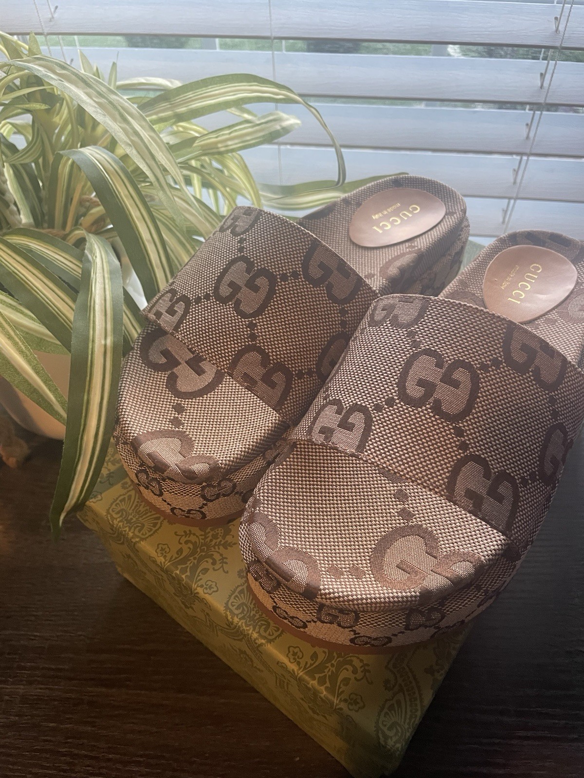 MULTIPLE SIZES Womens Gucci Angelina Maxi GG Platform Slide Sandals
