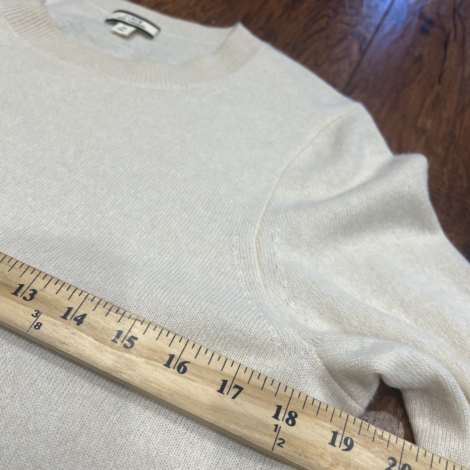 J Crew 100% Cashmere Sweater Womens M Cream Pullover Classic Fit Crew Neck Soft