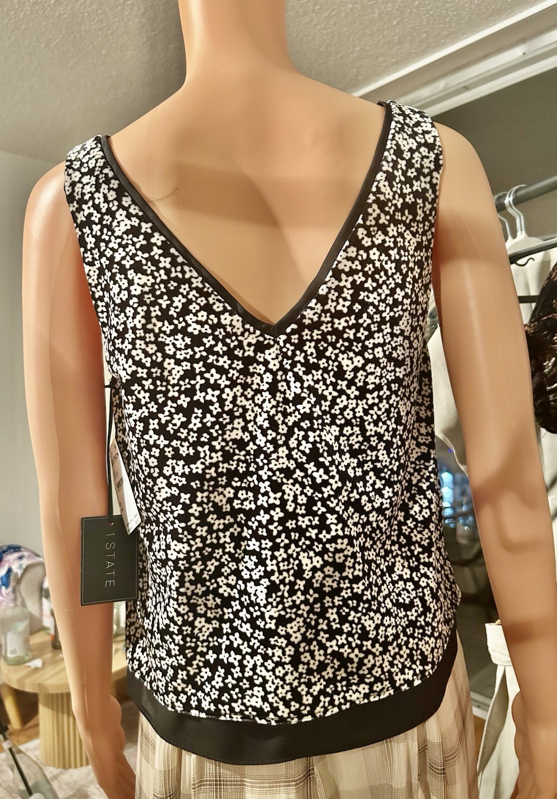 1.STATE Black/White Floral V-Neck Wide Strap Sleeveless Tank Top Size XS