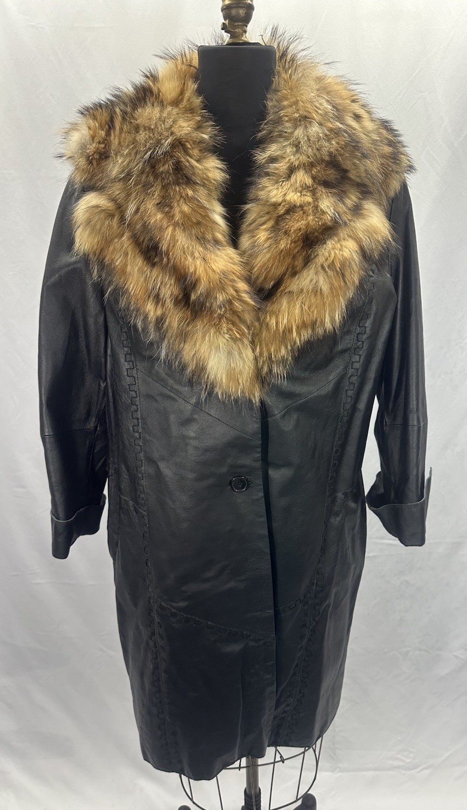 Women’s Vintage Leather Coat W/ Fur Collar